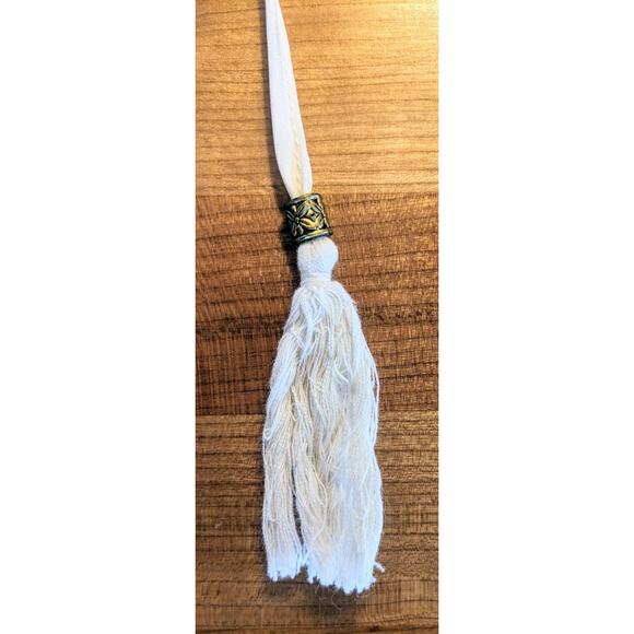 Charming Charlie Sleeveless Blouse Medium White Floral Sheer Lace V Neck Flowy - Picture 5 of 9